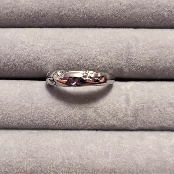 NEW Silver Tone Diamond Crystal Ring - Picture 2 of 4